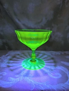 UV GLOW Vintage Green Uranium Depression Glass Champagne Coupe Dessert Dish - Picture 1 of 11