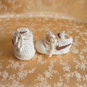 Scarpette neonato 0-3 mesi CREMA CASTANO uncinetto simil NIKE cotone scarpe - Foto 1 di 1