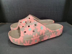 Women’s Open Toe Crocs Size 1 Classic Retro Resort Floral Mushroom/pink NICE NEW - Picture 1 of 8