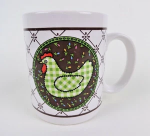 Keramik Kaffee Tee Becher mit grünem Gingham Huhn Landhausstil weißer Hintergrund - Bild 1 von 4
