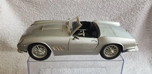 POLISTIL AU 1/16 FERRARI 250 GT CALIFORNIA SPYDER DE 1958 A RESTAURER - Foto 1 di 9