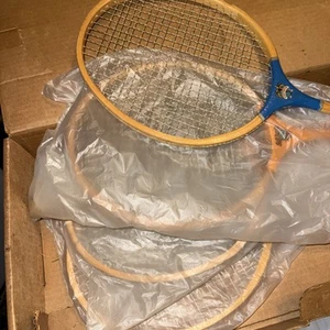 Vintage Johnny Walker Badminton Set Rackets, Original Box, & 9 Shuttlecocks - Picture 1 of 14