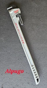 Milwaukee 48-22-7213 10L Aluminum Pipe Wrench w/ POWERLENGTH Handle ~Minor Crack - Picture 1 of 5