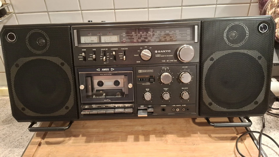 RADIO- TAPE - RECORDER  😍 SANYO M 9998 K    😉 🎶😆 - Bild 1 von 4