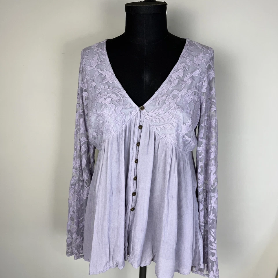 Top de lavanda Xhilaration detalle de encaje manga larga boho 2xgrande fluido Foto 1 de 4