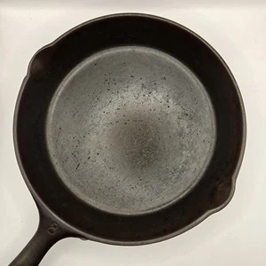 Vintage Unmarked Vollrath Cast Iron Skillet Heat Ring #8 Stripped & Seasoned - Picture 1 of 18