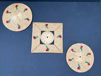 Lot Of 3 Vintage Raffia Trivets Woven Wicker Grass Straw Hot Pads Boho Retro - Image 1 of 4
