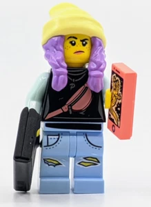 LEGO Hidden Side: Parker with Cell Phone and Laptop - Picture 1 of 2