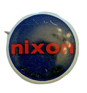 Vintage Nixon Political Pin 1" rund blau mit rotem Kleinbuchstaben "nixon" 	 - Bild 1 von 4