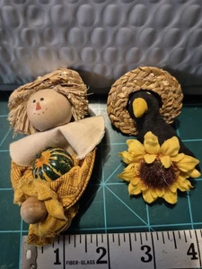 Vogelscheuche mit Kürbis & Krähe mit Sonnenblume Anstecknadel Brosche Schmuck Ernte Herbst - Bild 1 von 10
