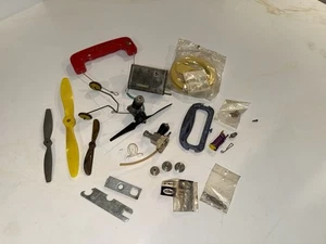 Großer Karton Posten Vintage RC Flugzeug Teile Steuerleitung Pläne mehr - Bild 1 von 4