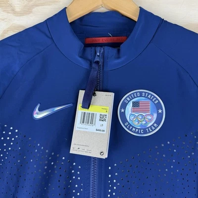 Jaqueta Nike feminina Paris 2024 Team Issued EUA pódio olímpico DZ3572-492 tamanho P - Imagem 1 de 4