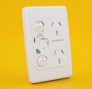 Clipsal ML2025VI Twin Switched Socket Outlet Vertical Medilec White 250VAC 10A - Picture 1 of 6