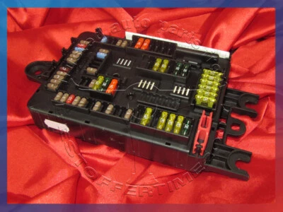 CAJA FUSIBLES DISTRIBUCIÓN TRASERA BMW F22 F30 F34 F31 F32 F15 F16 2 3 4 X5 X6 9261110 Foto 1 de 4