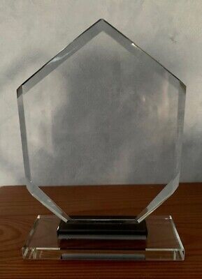 Glass Trophy. New, Never Used.16cm Tall.Boxed. • 5.68€