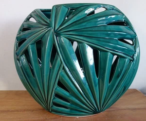 OVAL PALM FRONDS LEAF GREEN CRACKED EFFECT CERAMIC VASE LRG DECORATIVE ART DECO - Picture 1 of 17