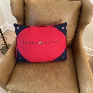 Tommy Hilfiger Vintage/Logo Bettkissen - Dreieckig Rot Und Navy - Bild 1 von 5