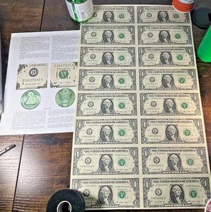 UNCUT UNCIRCULATED HALF SHEET OF 16 $1 ONE DOLLAR BILL 2009 BILLS WASHINGTON NEW - Picture 1 of 8