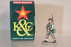 KING & COUNTRY MG010 WWII OPERATION MARKET GARDEN WALKING RADIOMAN pjm - Picture 1 of 6