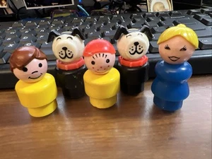 Vintage Fisher Price little people plastic family of 5 mom boy girl & 2 dogs - Picture 1 of 6