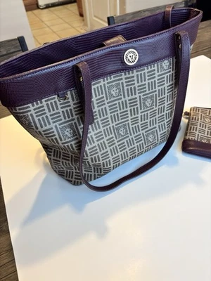 Cartera de diseñador para mujer Anne Klein púrpura/marrón correa con asa ligeramente usada (foto) Foto 1 de 4