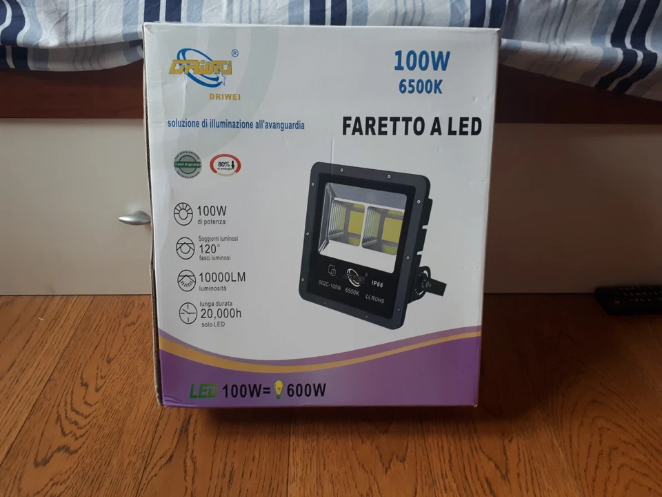 Faro a led da esterno 100W 6500k Marca Driwei NUOVO Mai Usato Ancora Imballato - Immagine 1 di 4
