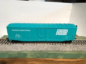 HO Scale  50’ Bachmann Penn Central Plug Door Boxcar (23-114) - Picture 1 of 6