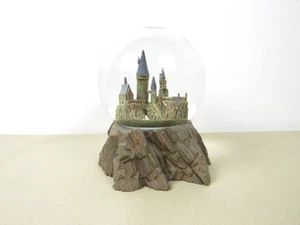 Universal Studios Harry Potter Castello di Hogwarts Resina Neve Acqua Globo Raro 2017 - Foto 1 di 7