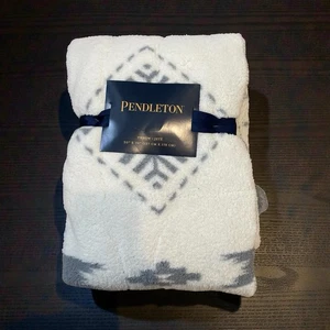 Pendleton Home Sherpa Fleece Reversible Cream Arrow Point Gray Throw New - Picture 1 of 11