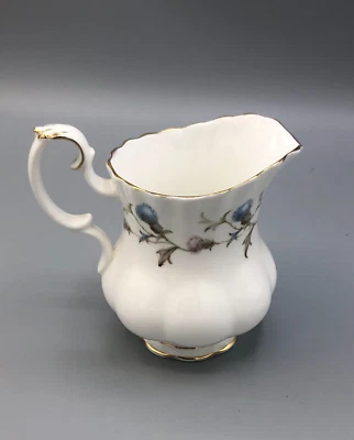 Jarra de crema pequeña Brigadoon de Roya Albert, 4 onzas, ligeramente usada Foto 1 de 3