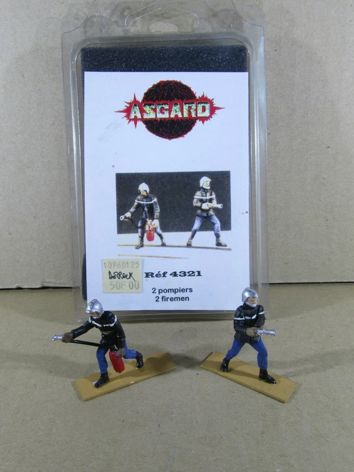 824S Rare Asgard 4321 France 2 Pompiers Extincteur + Lance Figurine H 4 cm Boite - Photo 1/4