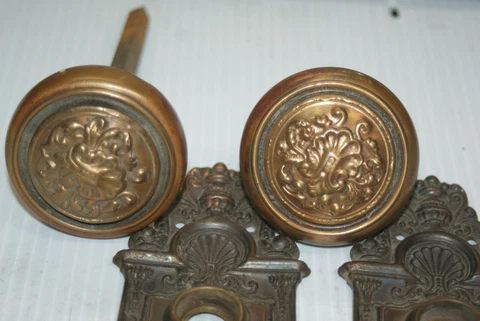 ANTIQUE *SARGENT Co. MORTISE LOCK, ORNATE KNOBS, BRASS BACK PLATES vqs REDUCED Cover