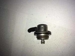 Fuel Pressure regulator - Daewoo Nabira 2.0 (1999) - Picture 1 of 3