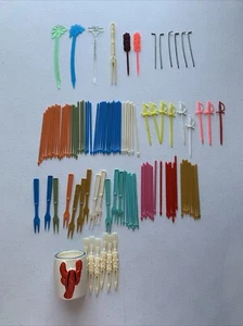 Lote de lanzas tenedor pinchos aperitivos escogidos cócteles espada plástico bar de colección - Imagen 1 de 10