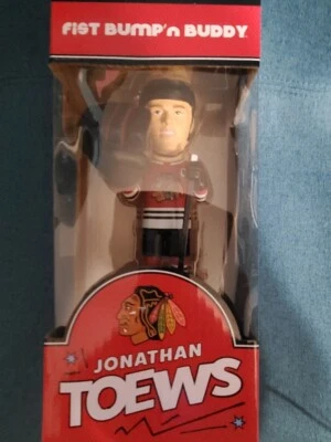 Boneco Chicago Blackhaws Jonathan Toews "Fist Bump'n Buddy" - Imagem 1 de 4