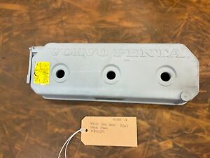 VOLVO 2000 SERIES 2003 VALVE COVER #840339-867819. USED!!! GOOD CONDITION!!!