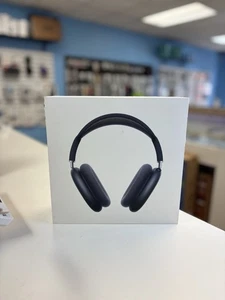 AirPods Max USB-C Black w/ Smart Case With Apple Care Till Jan 2026 - Picture 1 of 14
