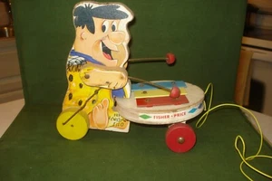 FRED FLINTSTONE FISHER PRICE PULL TOY, SEARS EXCLUSIVE FROM 1962, WORKS, SCARCE - Picture 1 of 7