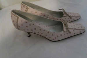 Vintage J. Renee Clover Leather Ostrich Print Pumps Heels Women's 9W Pale Pink - Picture 1 of 9