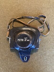 Vintage Petri Flex V Camera #320527 with Leather Case