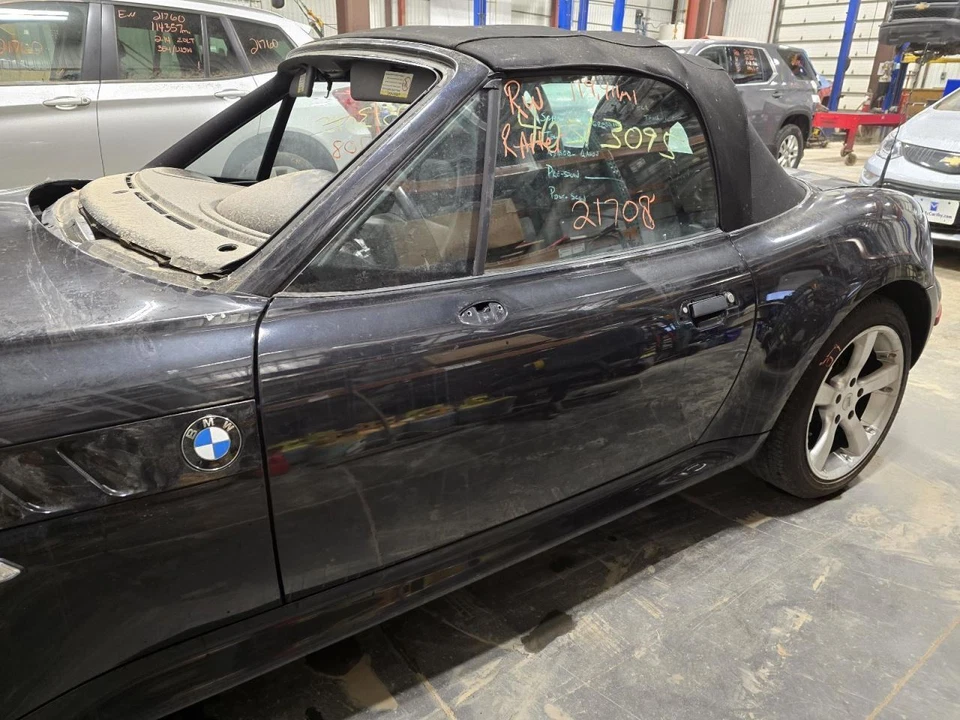 99 - 00 BMW Z3 Master Brake Cylinder E837573 - Image 1 of 4