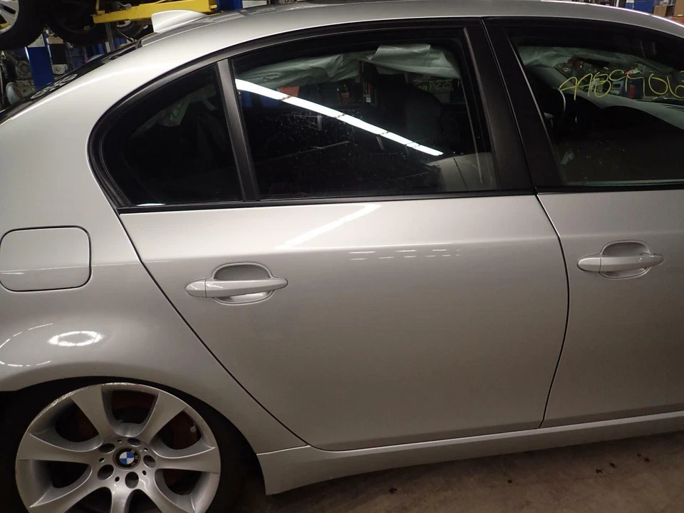 08 09 10 BMW 535i: Right Rear Door, Electric, Sedan, Green Tint; Silver 354 Foto 1 de 1