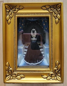 Disney: Schneewittchen - Böse Königin am Spiegel (Galerie des Lichts) von Olszewski - Bild 1 von 9