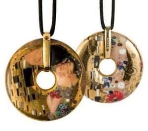 ♥Gustav Klimt♥Der Kuss♥ GOEBEL♥KETTE♥AMULETT♥ - Bild 1 von 8