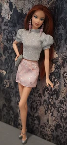 Barbie Rainbow High Re-Mix Silber Top Rosa Jeans Minirock Absätze Ohrringe Clutch - Bild 1 von 8