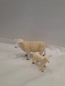 Schleich preloved white female sheep and lamb in good condition - Picture 1 of 3