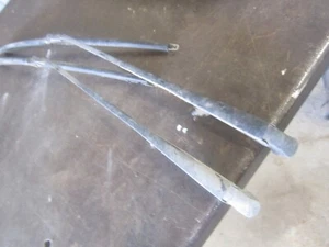 MUSTANG II 2 WINDSHIELD WIPER ARMS W/ BLADE HOLDERS OEM PAIR L@@K - Picture 1 of 4
