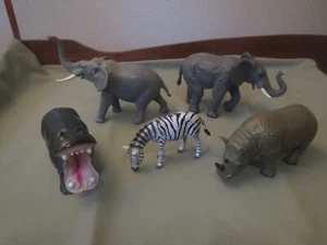 Lot of 5 AAA Plastic Animals Toy Elephants, Hippo, Rhino & Zebra - Picture 1 of 2