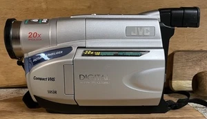 JVC GR-AXM18U. 800x Digital Zoom Video Camera With Accessories- Great Condition! - Picture 1 of 20