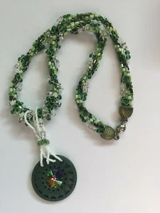 Halskette mit Perlen umwickelt grün weiß silber gefüttert Swarovski Kristall Holz - Bild 1 von 6